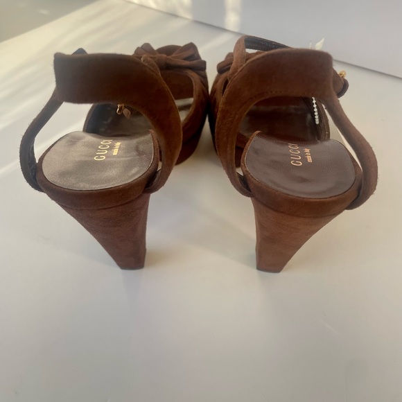 GUCCI. NEVER WORN Suede Platform Sand Pelle
New Chocolate Sandal Size 36.5 - Picture 4 of 9